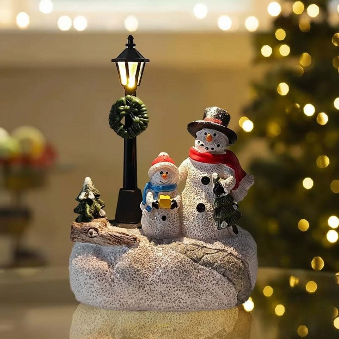 Karlo & Toni | Illuminated Christmas Scene by the Lamp